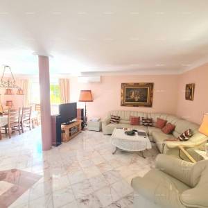 Samostojeća obiteljska kuća u blizini mora! Pješčana uvala.