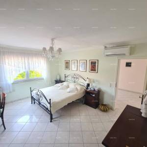 Samostojeća obiteljska kuća u blizini mora! Pješčana uvala.