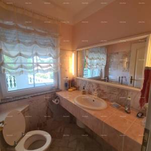 Samostojeća obiteljska kuća u blizini mora! Pješčana uvala.