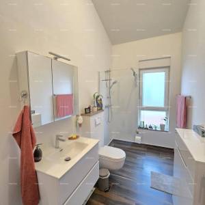 Samostojeća prizemnica s bazenom! Sa velikom okućnicom od 2000 M2.