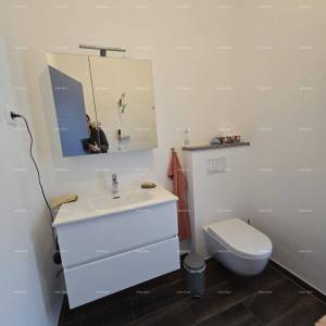 Samostojeća prizemnica s bazenom! Sa velikom okućnicom od 2000 M2.