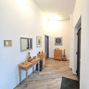 Samostojeća prizemnica s bazenom! Sa velikom okućnicom od 2000 M2.