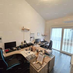 Samostojeća prizemnica s bazenom! Sa velikom okućnicom od 2000 M2.