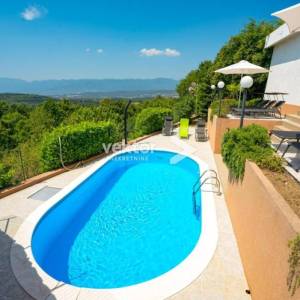 Saršoni, samostojeća kuća s bazenom, okućnicom i garažom