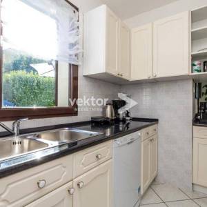 Saršoni, samostojeća kuća s bazenom, okućnicom i garažom