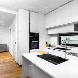 Savršena obiteljska kuća s bazenom u Banjolama, blizu plaže i prirode