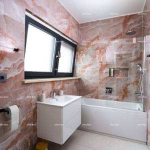 Savršena obiteljska kuća s bazenom u Banjolama, blizu plaže i prirode