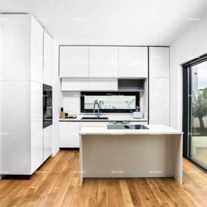 Savršena obiteljska kuća s bazenom u Banjolama, blizu plaže i prirode