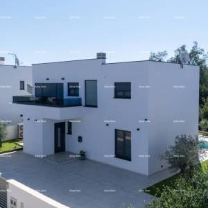 Savršena obiteljska kuća s bazenom u Banjolama, blizu plaže i prirode