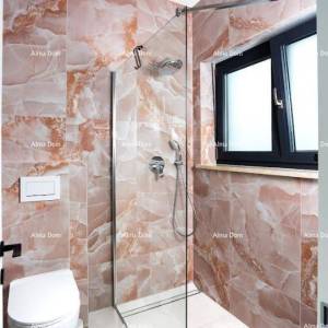 Savršena obiteljska kuća s bazenom u Banjolama, blizu plaže i prirode