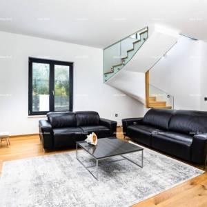 Savršena obiteljska kuća s bazenom u Banjolama, blizu plaže i prirode