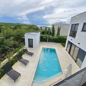 Savršena obiteljska kuća s bazenom u Banjolama, blizu plaže i prirode