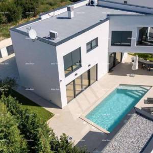 Savršena obiteljska kuća s bazenom u Banjolama, blizu plaže i prirode