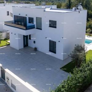 Savršena obiteljska kuća s bazenom u Banjolama, blizu plaže i prirode