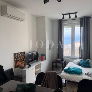 SENJ – 1. kat, pogled na more, novija gradnja, parkirno mjesto