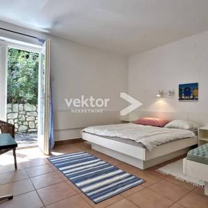 Senj, okolica, kuća 1.red do mora !