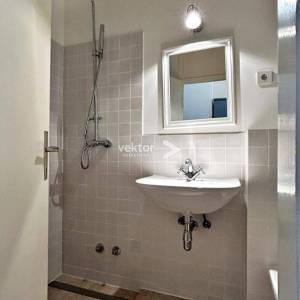 Senj, okolica, kuća 1.red do mora !