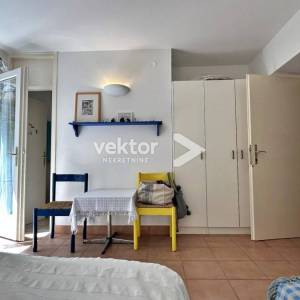 Senj, okolica, kuća 1.red do mora !