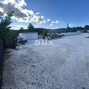ŠIBENIK, BILICE – Građevinsko zemljište s bazenom, 500m²