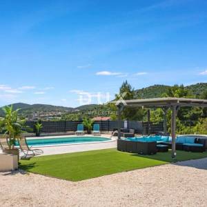 ŠIBENIK, BILICE – Građevinsko zemljište s bazenom, 500m²