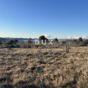 ŠIBENIK, BILICE – Građevinsko zemljište s pogledom na Prokljan, 970m2
