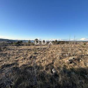 ŠIBENIK, BILICE – Građevinsko zemljište s pogledom na Prokljan, 970m2