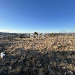 ŠIBENIK, BILICE – Građevinsko zemljište s pogledom na Prokljan, 970m2