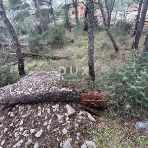 ŠIBENIK, JURASI – Građevinsko zemljište na rubu građevinske zone