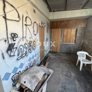 ŠIBENIK, PIROVAC – Stan za adaptaciju s velikim potencijalom