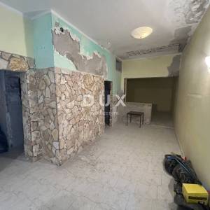 ŠIBENIK, PIROVAC – Stan za adaptaciju 40 m od mora