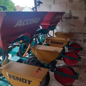 sijačica za kukuruz 4 reda pneumaska s dozatorima za gnoj 3200eura