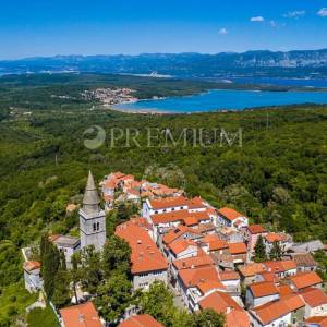 Šilo, Polje, zemljište s pogledom, na rubu građevinske zone!