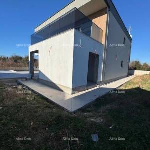 Šišan. Novoizgrađena kuća sa bazenom