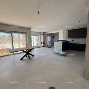 Šišan. Novoizgrađena kuća sa bazenom