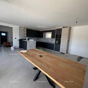 Šišan. Novoizgrađena kuća sa bazenom