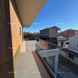 Šišan. Novoizgrađena kuća sa bazenom