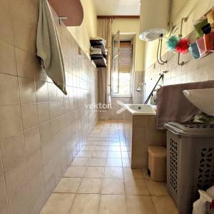 Škurinje, dvosoban stan s balkonom