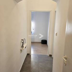 Škurinje, uređen stan podijeljen na dvije jedinice