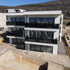 Smokvica-Trosobni apartman s bazenom