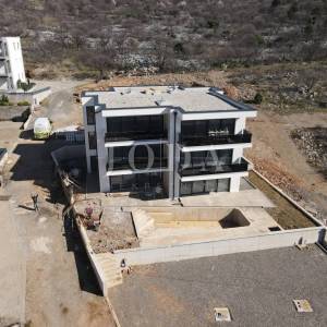 Smokvica-Trosobni apartman s bazenom