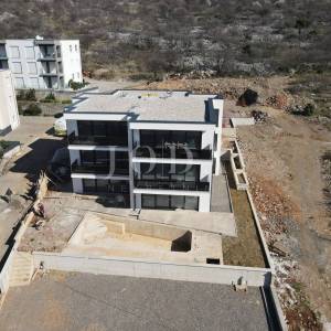 Smokvica-Trosobni apartman s bazenom