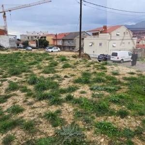 Solin najam građevinskog zemljišta 900 m2 + mogućnost gradnje