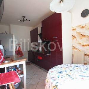 Split, Bol, prodaja trosoban stan 68,60 m2, 1. kat