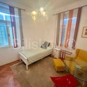 Split, Grad trosoban 117 m2, 3 terase, vrt, garaža, pomoćna kuća