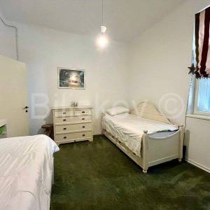 Split, Grad trosoban 117 m2, 3 terase, vrt, garaža, pomoćna kuća