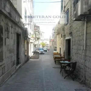 Split, Varoš, prodaje se kompletno renovirana i opremljena kamena kuća