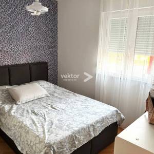 Srdoči, namješten 3-soban s dnevnim boravkom i balkonom