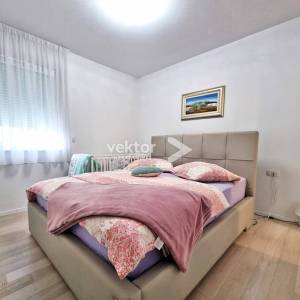 Srdoči, obiteljski stan s okućnicom i osiguranim parkingom