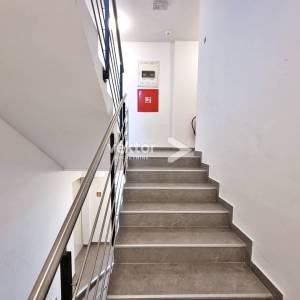 Srdoči, obiteljski stan s okućnicom i osiguranim parkingom