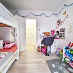 Srdoči, obiteljski stan s okućnicom i osiguranim parkingom